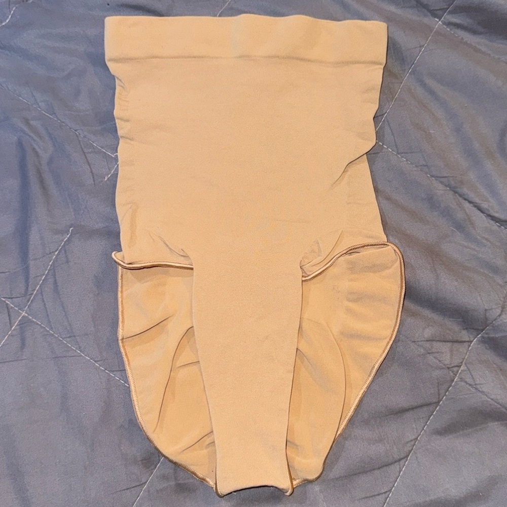 SKIMS HIGH WAISTED SCULPTING BRIEFS